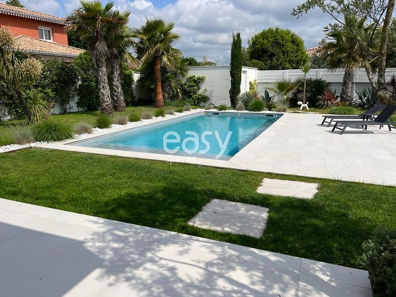 Rental of Locations for Photo Shoots Situated in the Beautiful City of Bordeaux, France