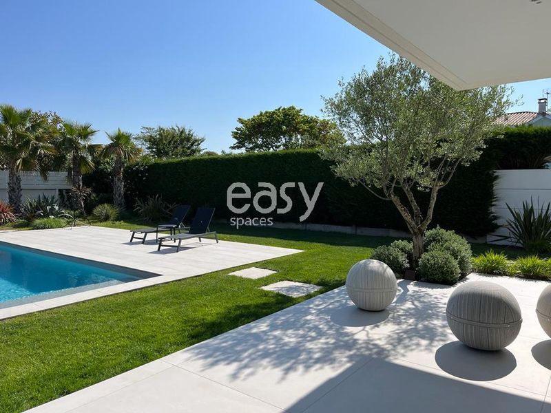 Contemporary villa available for rent for professional photo shoots in Bordeaux, FRANCE