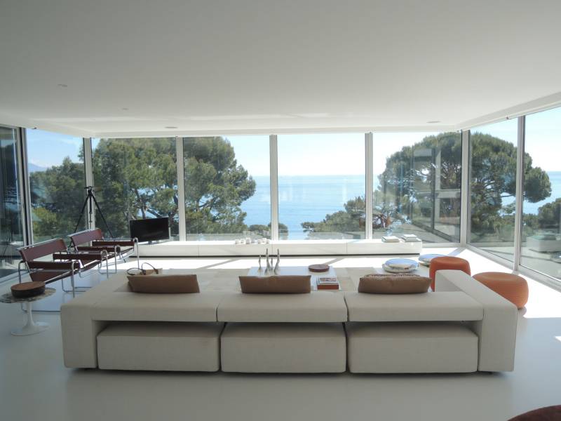 rental of shooting locations on the French Côte d'Azur seaside for professional photography and filming purposes