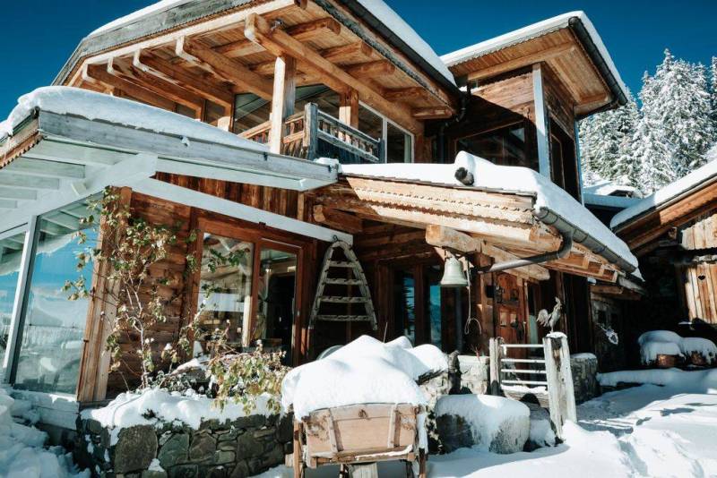 rent a chalet for a photoshoot