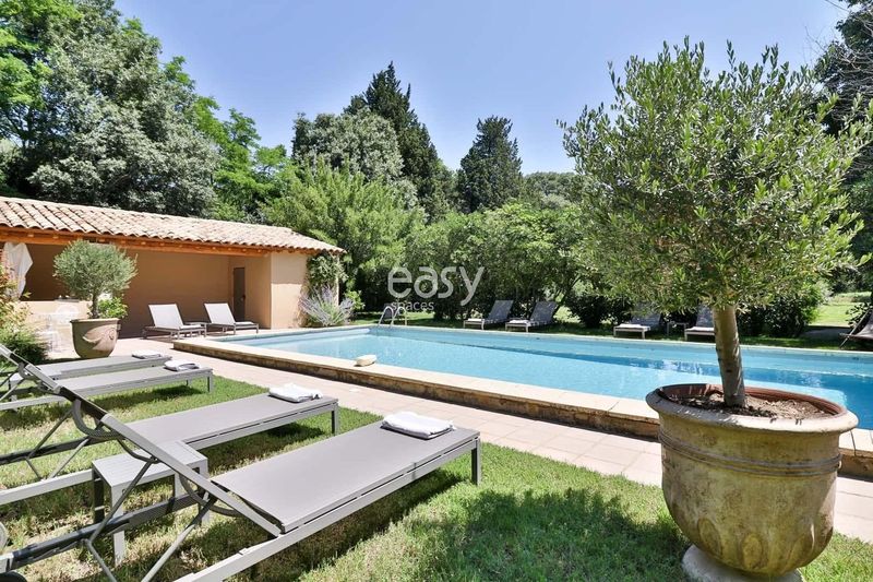 Filming location with swimming pool in the Hérault region of France