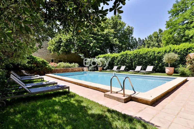 Provençal farmhouse located in FRANCE available for photo shoot rental in Avignon