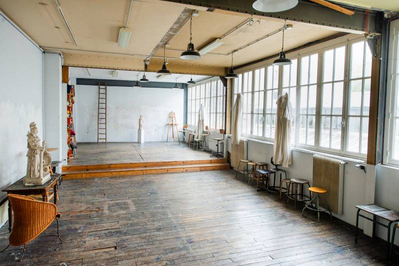 Artist's workshop studio available for filming and creative projects in Paris, FRANCE