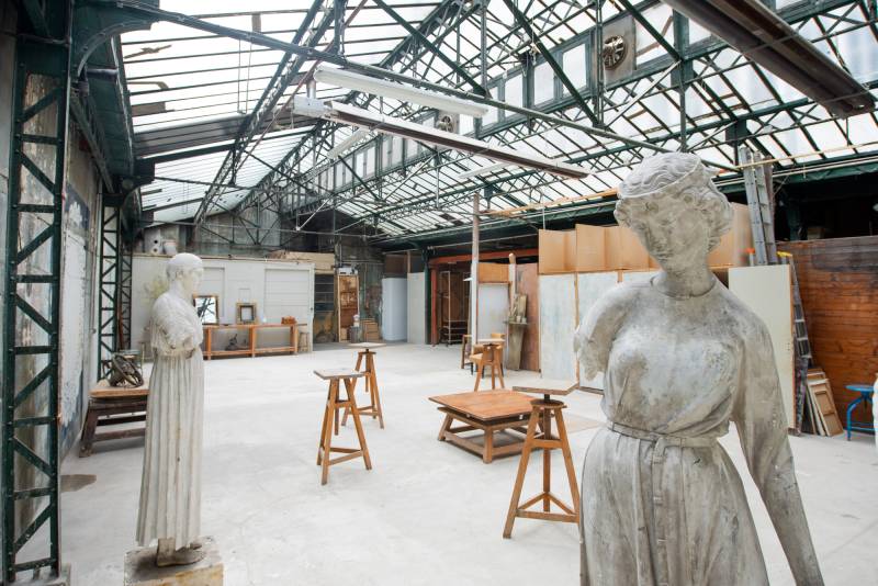 industrial location for filming and shooting in the city of Paris, FRANCE