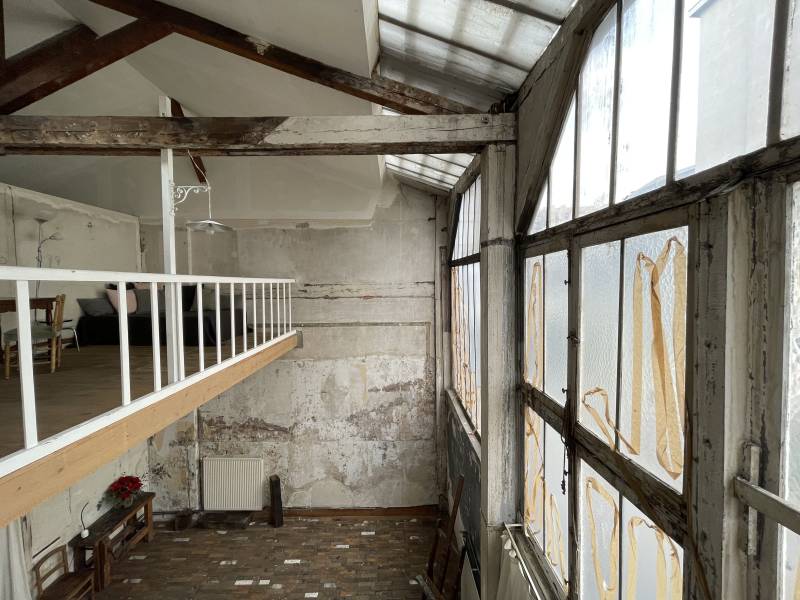 Industrial workshop location available for filming and production purposes in Paris FRANCE