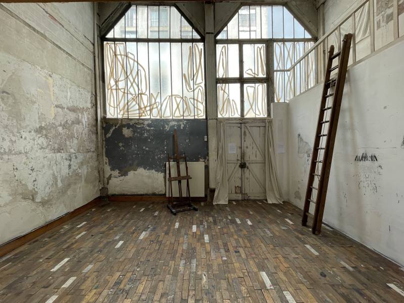 rent a unique and unconventional space for a professional photo shoot in Paris FRANCE