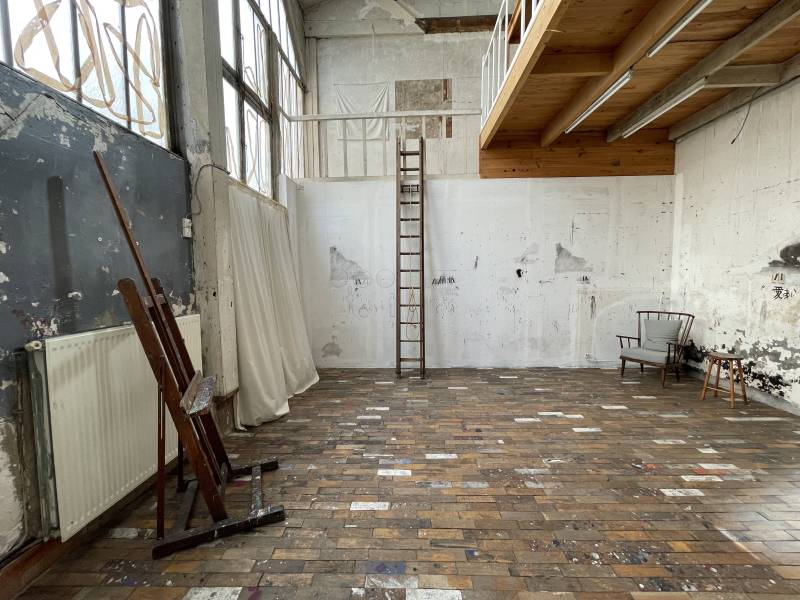 rent an artist's studio for a professional photo shoot in Paris, FRANCE