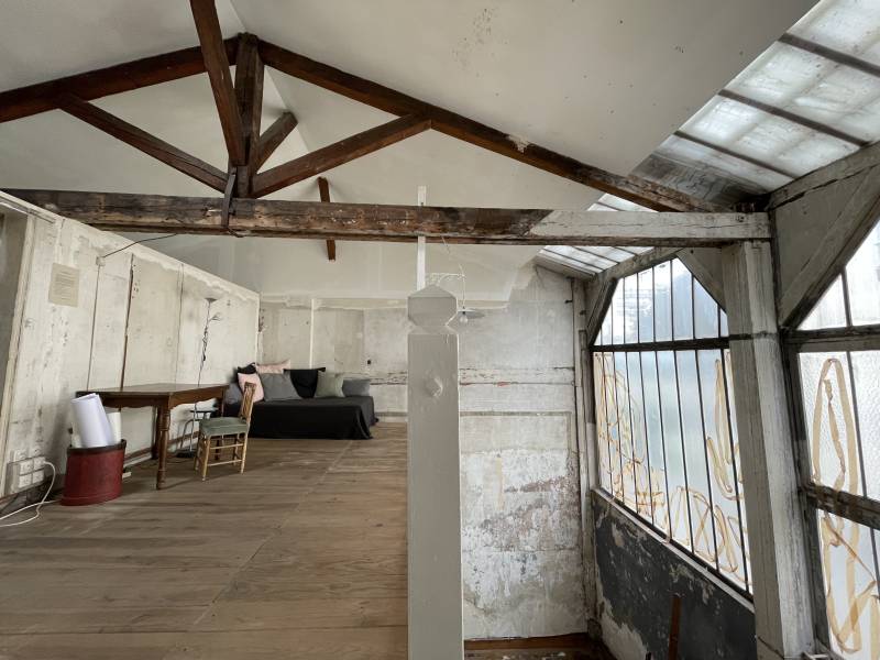 Rental of a venue in Paris, France, specifically for professional photo shooting sessions