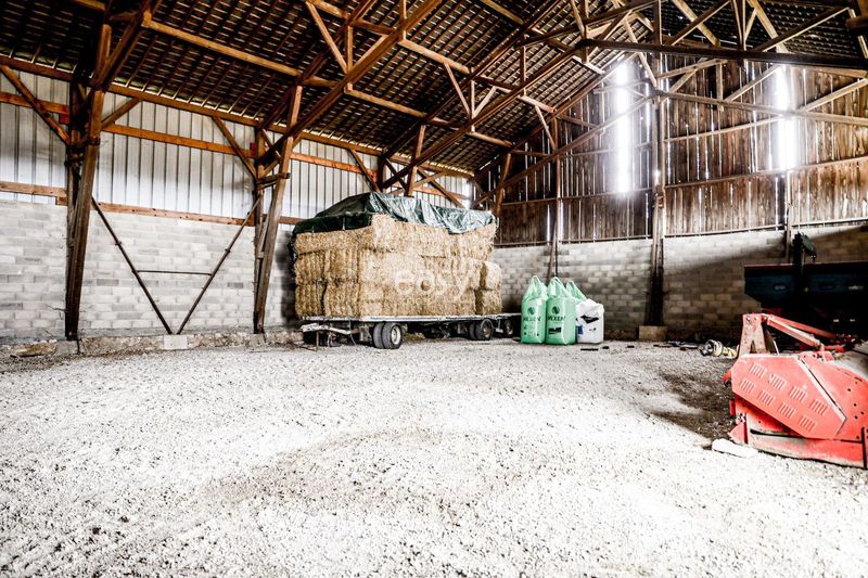 farmhouse photo shoot session in Paris, France capturing rustic and authentic countryside scenes