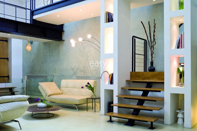 Industrial loft available for rent in Paris, ideal for filming and production purposes