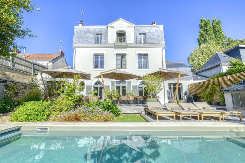 Beautiful and spacious residence available for rent for professional photo shoots in Nantes, France