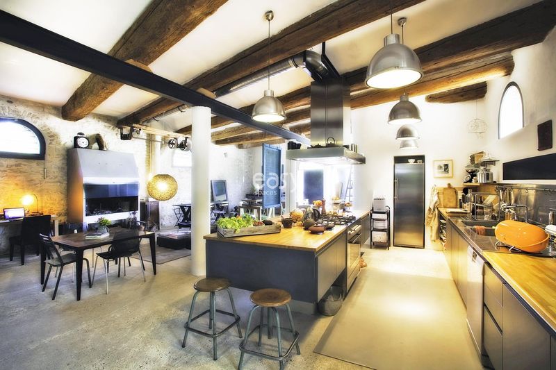 very detailed and comprehensive description of the seminar venue location in the city of Avignon