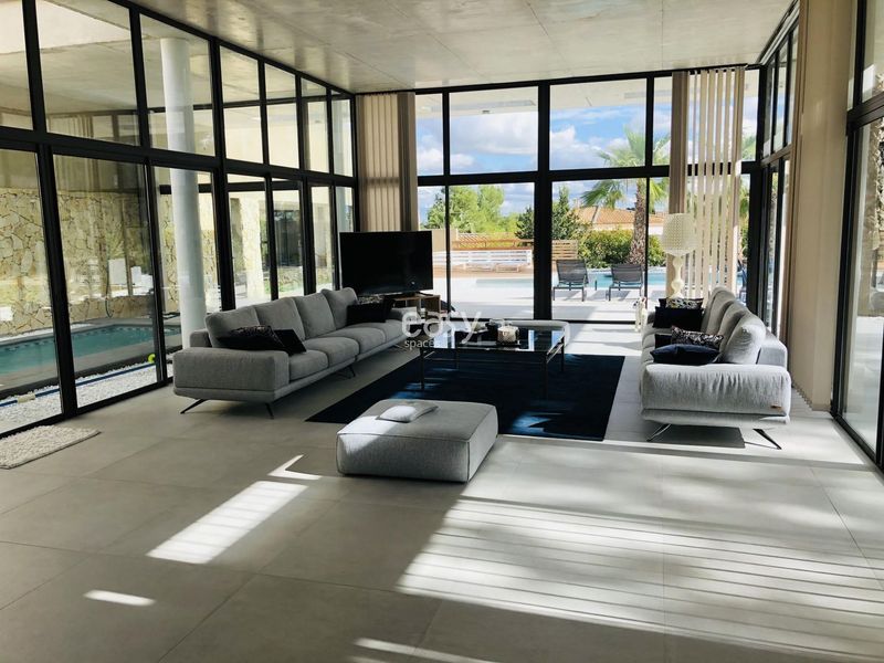 villa available for rent for professional photo and video shoots located in Montpellier