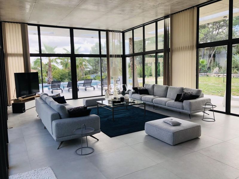 A uniquely unusual and atypical setting perfect for a photo shoot in Montpellier