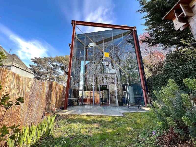 Rent a unique and unusual setting for a photo shoot in Paris, FRANCE