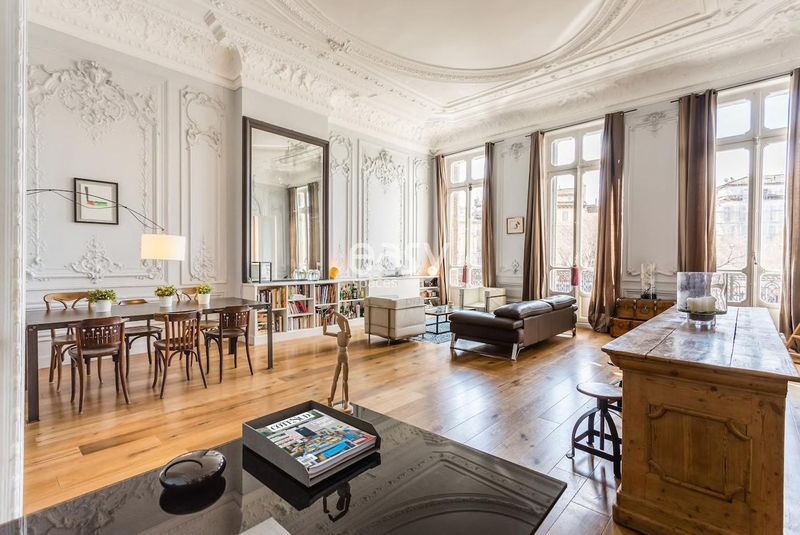 location of the professional photoshoot session in the city of Marseille