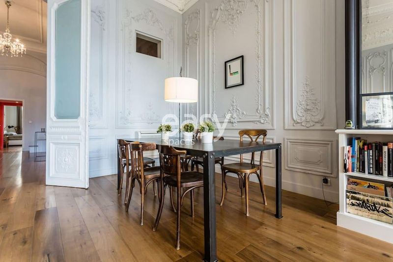 renting a filming location in the city of Marseille within the Bouches-du-Rhône department