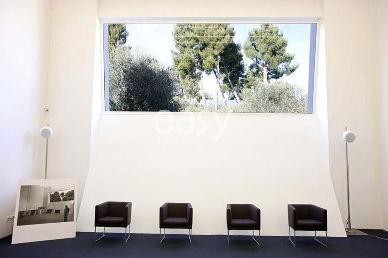 Artist's studio available for rent for professional photography and filming projects in Nice
