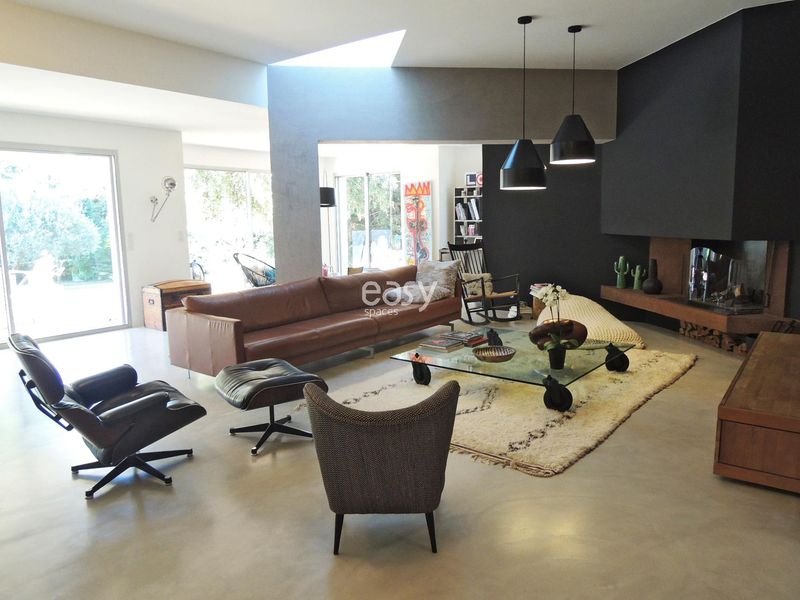 Rental location available specifically for professional photo shoots and filming projects in the entire Provence-Alpes-Côte d'Azur region