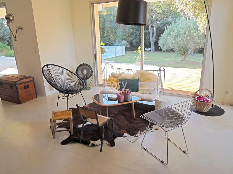 Organizing a professional photo production near Avignon in a stylish architect-designed villa