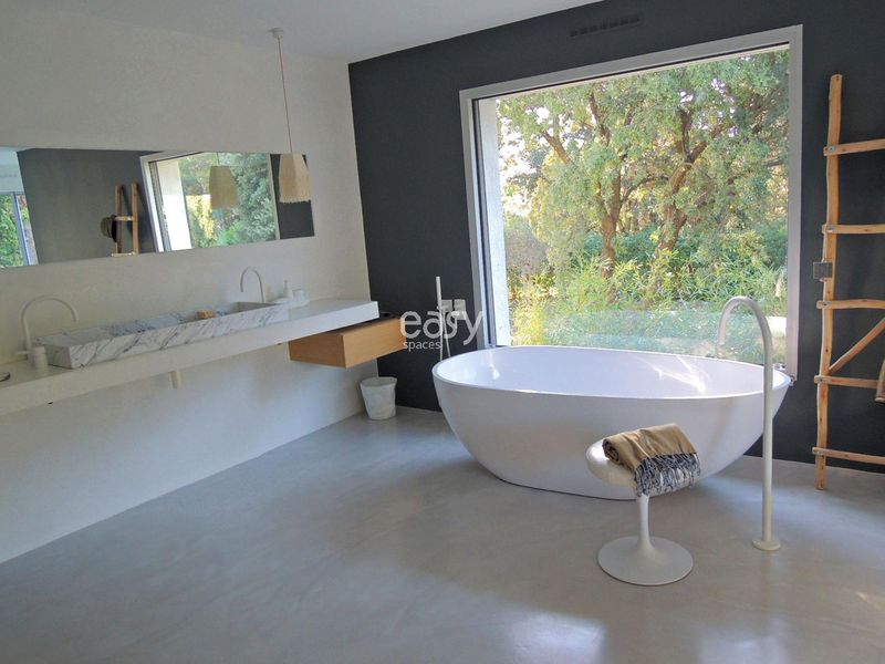 Organization of photo shoots and filming sessions near Nîmes in an architect-designed villa with exceptional features and surroundings