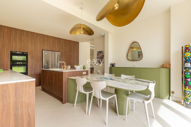 Filming location in the historic and culturally rich city of Bordeaux, FRANCE