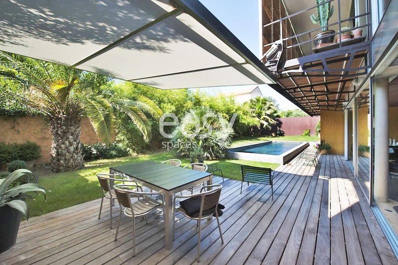 renting out one’s house for professional photo and video shooting sessions