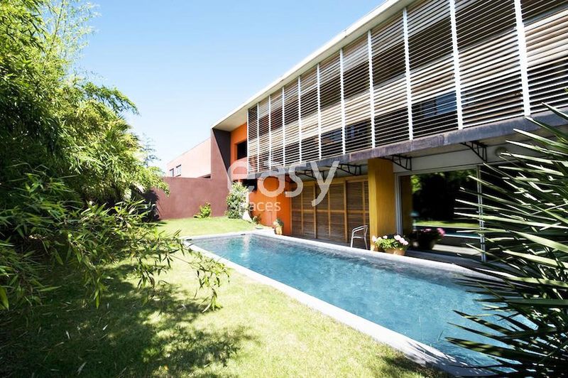 extremely modern and ultra contemporary house available for rent specifically designed for professional photo production