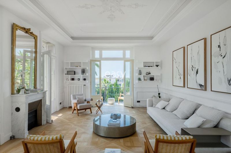 apartment available for rent in Nice, France specifically for professional photoshoots and filming purposes