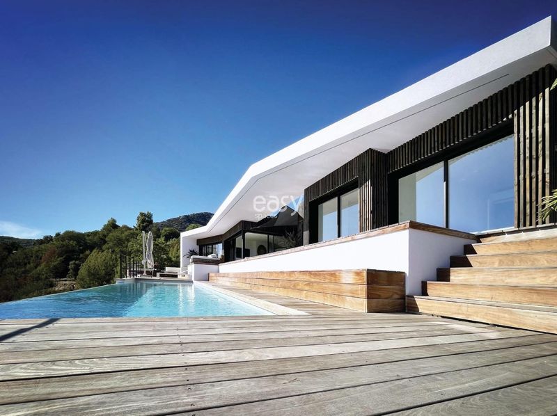 Sea view villa in the Var region of FRANCE available for photo shoots and professional photography sessions