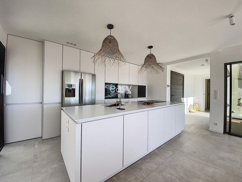 Sea view location in Le Lavandou, France, ideal for professional photo shoots