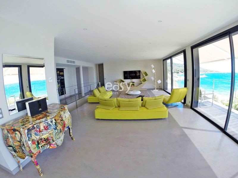 Where Can You Find an Authentic and Immersive Movie Set Location in the Provence-Alpes-Côte d'Azur Region?