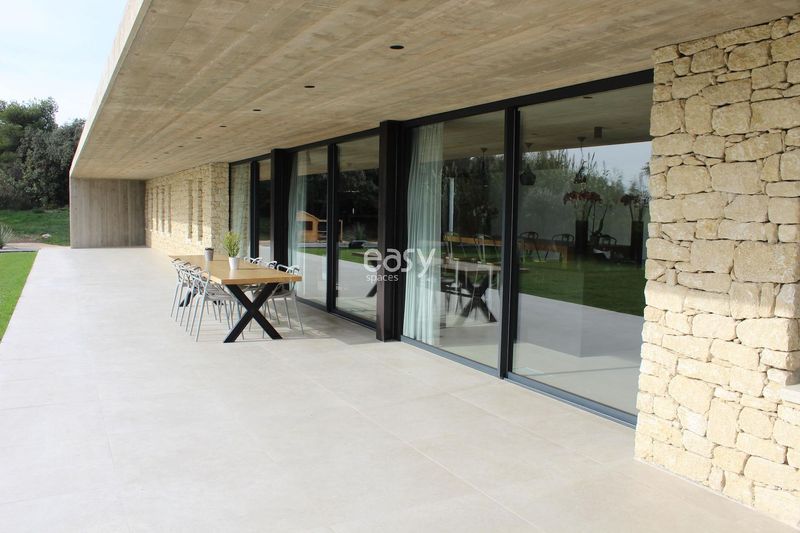 offering one’s house as a filming location for various types of productions