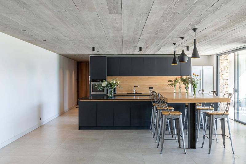 Film location rental agency