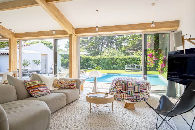 House for rent with ocean view for filming