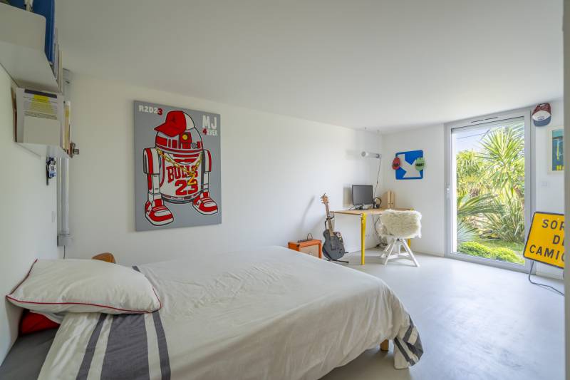 Renting a modern house for photo shoots in Biarritz