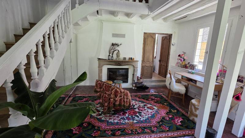 House rental with garden for photo shoot in Paris, FRANCE, ideal for professional and creative photography projects