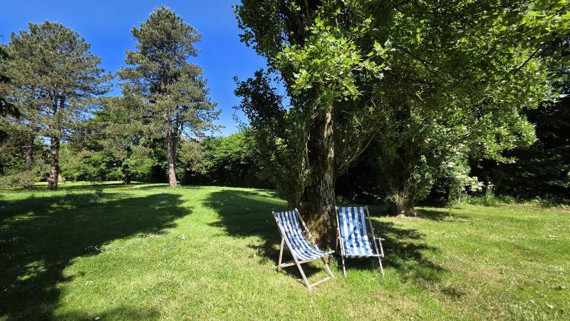 Idyllic rustic countryside setting in France perfect for an outdoor photo shoot in Paris