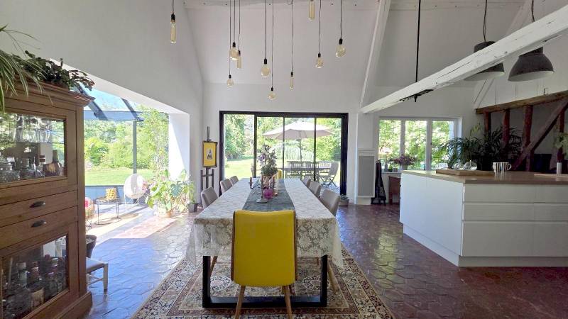 Country house available for rent in the greater Paris area of France with charming countryside ambiance