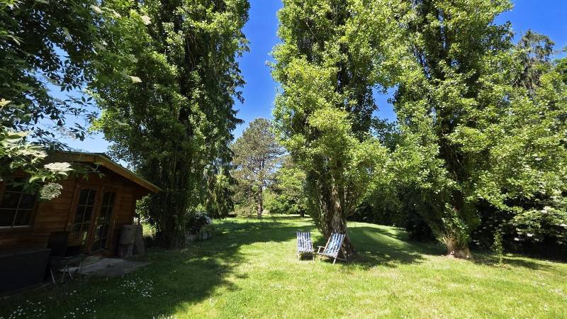 House available for long-term rental specifically suitable for professional photographic production in FRANCE