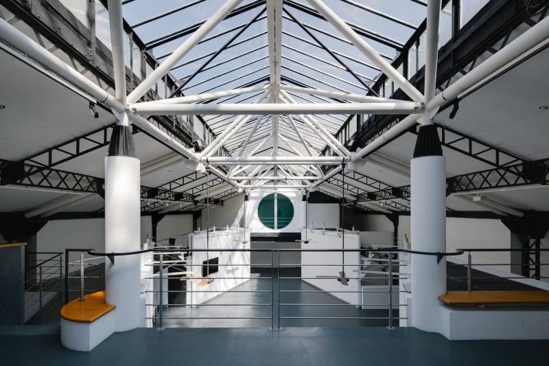 location of the extensive and detailed Paris roadshow in France