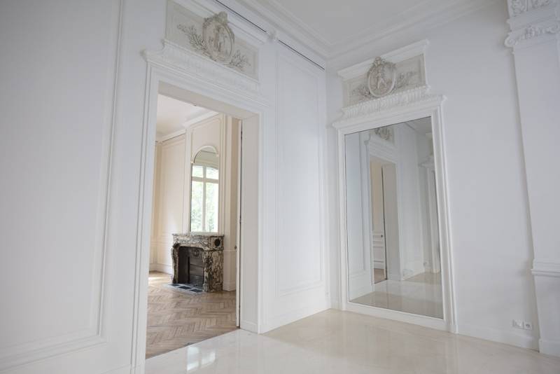 decor for photo shoots in Paris, France with authentic artistic settings