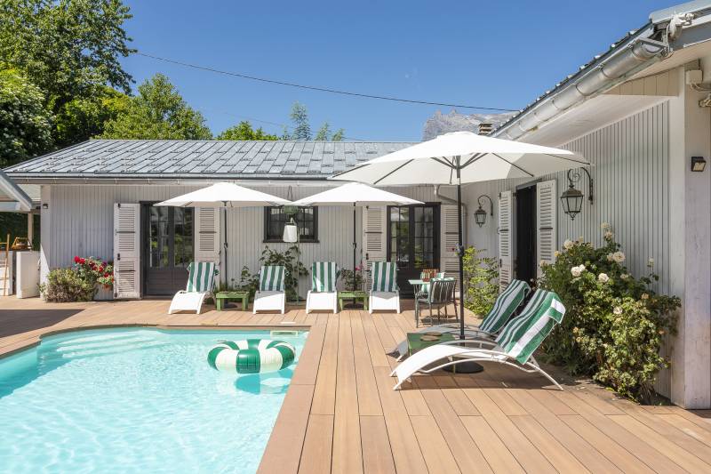 Filming location situated in the mountainous regions of FRANCE, known for its breathtaking landscape scenery and natural beauty