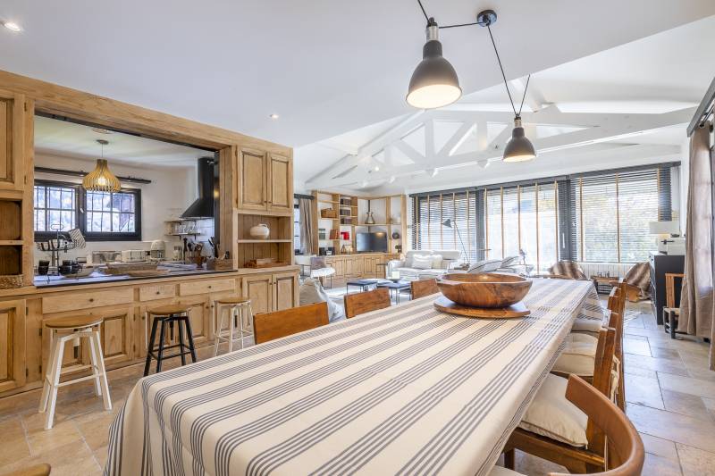 Unusual and Extraordinary Location for a Photoshoot in France