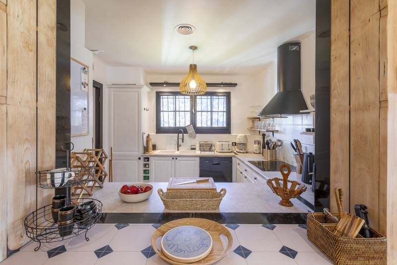 Unusual and Unique Filming Location in France, Perfect for Creative Productions