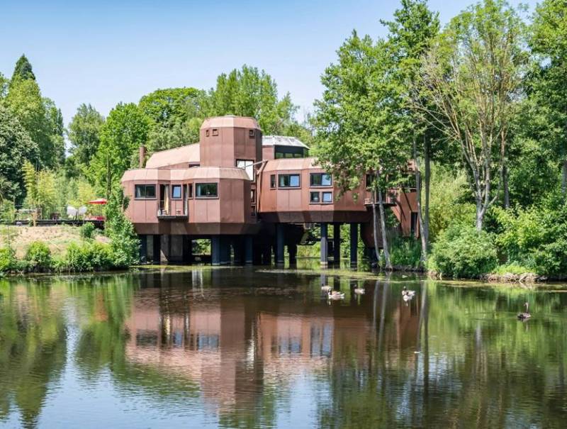 renting a villa for filming in Paris