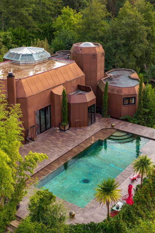 atypical location for a photoshoot in Paris