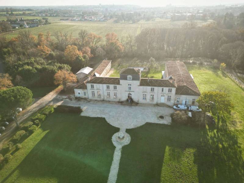 Rent a castle for a photo shoot in Bordeaux