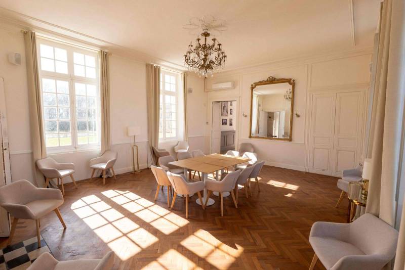 decor for rent for a film shoot in Bordeaux