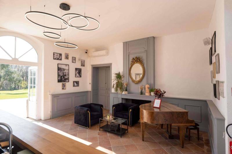 rent a castle for a cocktail reception in Bordeaux